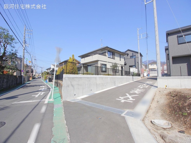 G00351012 神奈川県秦野市水神町 中古一戸建て 4180万円 土地面積140.06m² (約42.36坪) 建物面積100.52m² (約30.40坪) 間取り４ＬＤＫ 築年月2024年03月(築1年)【外観3】
