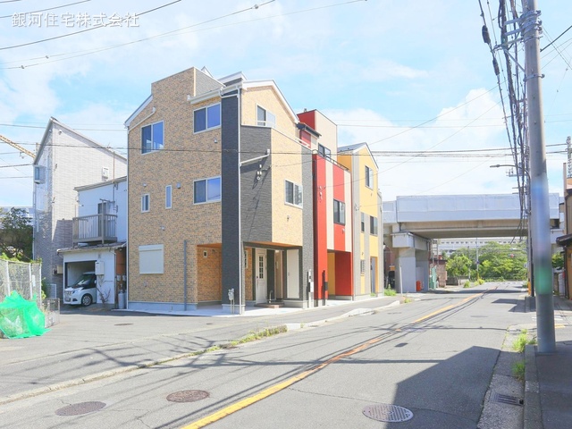 G00360368 神奈川県横須賀市久里浜２丁目 中古一戸建て 3580万円 土地面積50.56m² (約15.29坪) 建物面積110.38m² (約33.38坪) 築年月2024年03月(築1年)【外観3】