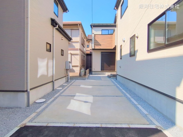 G00367838 埼玉県上尾市柏座３丁目 新築一戸建て 4099万円 土地面積138.77m² (約41.97坪) 建物面積94.40m² (約28.55坪) 間取り３ＬＤＫ 築年月2025年01月(築１年以内)【外観2】
