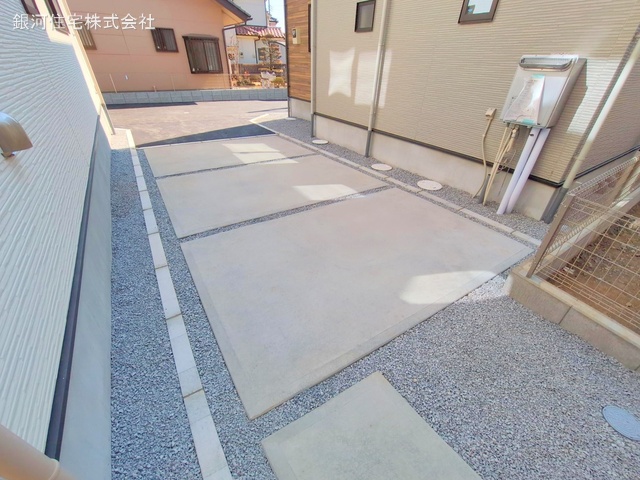 G00367838 埼玉県上尾市柏座３丁目 新築一戸建て 4099万円 土地面積138.77m² (約41.97坪) 建物面積94.40m² (約28.55坪) 間取り３ＬＤＫ 築年月2025年01月(築１年以内)【外観8】