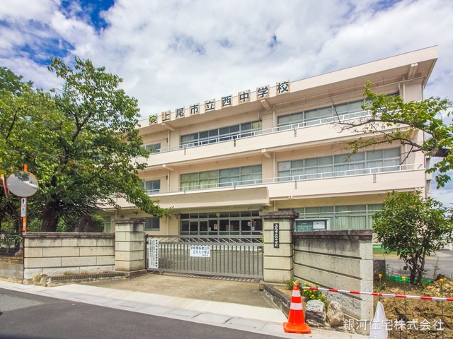 G00367840 埼玉県上尾市柏座３丁目 新築一戸建て 4899万円 土地面積94.42m² (約28.56坪) 建物面積104.59m² (約31.63坪) 間取り４ＬＤＫ 築年月2025年02月(築１年以内)【周辺環境】上尾市立西中学校