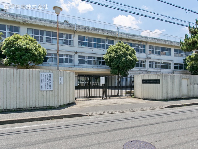 G00367846 東京都西東京市向台町４丁目 新築一戸建て 7090万円 土地面積159.49m² (約48.24坪) 建物面積104.74m² (約31.68坪) 間取り３ＳＬＤＫ 築年月2025年04月【周辺環境】西東京市立田無第四中学校