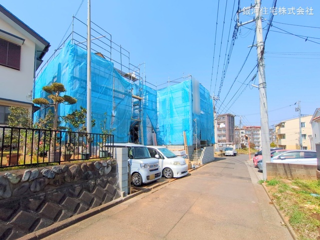 G00367922 神奈川県伊勢原市八幡台１丁目 新築一戸建て 3999万円 土地面積121.22m² (約36.66坪) 建物面積108.27m² (約32.75坪) 間取り４ＬＤＫ 築年月2025年05月【外観6】