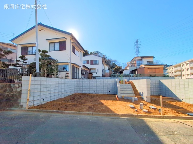 G00367922 神奈川県伊勢原市八幡台１丁目 新築一戸建て 3999万円 土地面積121.22m² (約36.66坪) 建物面積108.27m² (約32.75坪) 間取り４ＬＤＫ 築年月2025年05月【外観11】