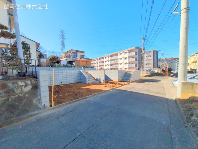 G00367922 神奈川県伊勢原市八幡台１丁目 新築一戸建て 3999万円 土地面積121.22m² (約36.66坪) 建物面積108.27m² (約32.75坪) 間取り４ＬＤＫ 築年月2025年05月【外観12】