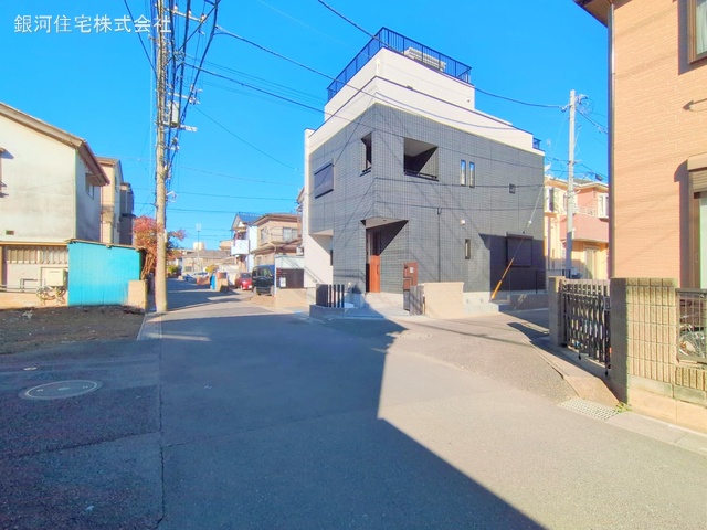 G00367930 埼玉県川口市大字安行領根岸 新築一戸建て 5190万円 土地面積77.70m² (約23.50坪) 建物面積137.03m² (約41.45坪) 間取り３ＳＬＤＫ 築年月2024年12月(築１年以内)【外観3】
