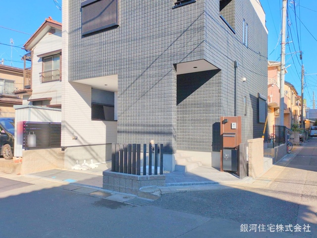 G00367930 埼玉県川口市大字安行領根岸 新築一戸建て 5190万円 土地面積77.70m² (約23.50坪) 建物面積137.03m² (約41.45坪) 間取り３ＳＬＤＫ 築年月2024年12月(築１年以内)【外観6】