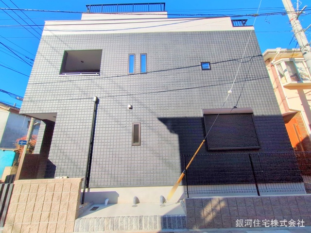 G00367930 埼玉県川口市大字安行領根岸 新築一戸建て 5190万円 土地面積77.70m² (約23.50坪) 建物面積137.03m² (約41.45坪) 間取り３ＳＬＤＫ 築年月2024年12月(築１年以内)【外観16】