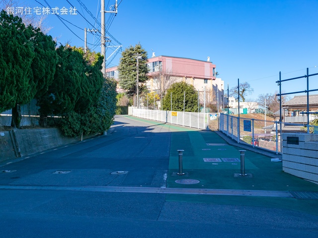 G00367930 埼玉県川口市大字安行領根岸 新築一戸建て 5190万円 土地面積77.70m² (約23.50坪) 建物面積137.03m² (約41.45坪) 間取り３ＳＬＤＫ 築年月2024年12月(築１年以内)【周辺環境】川口市立根岸小学校
