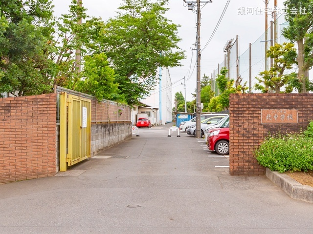 G00367930 埼玉県川口市大字安行領根岸 新築一戸建て 5190万円 土地面積77.70m² (約23.50坪) 建物面積137.03m² (約41.45坪) 間取り３ＳＬＤＫ 築年月2024年12月(築１年以内)【周辺環境】川口市立北中学校