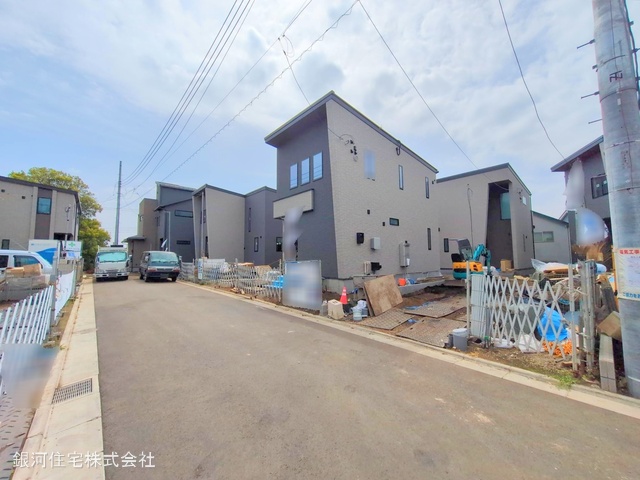 G00369470 神奈川県綾瀬市深谷中２丁目 新築一戸建て 4280万円 土地面積150.47m² (約45.51坪) 建物面積101.22m² (約30.61坪) 間取り３ＬＤＫ 築年月2025年05月【外観3】