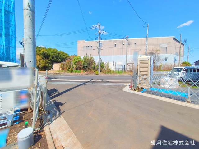 G00369470 神奈川県綾瀬市深谷中２丁目 新築一戸建て 4280万円 土地面積150.47m² (約45.51坪) 建物面積101.22m² (約30.61坪) 間取り３ＬＤＫ 築年月2025年05月【外観16】