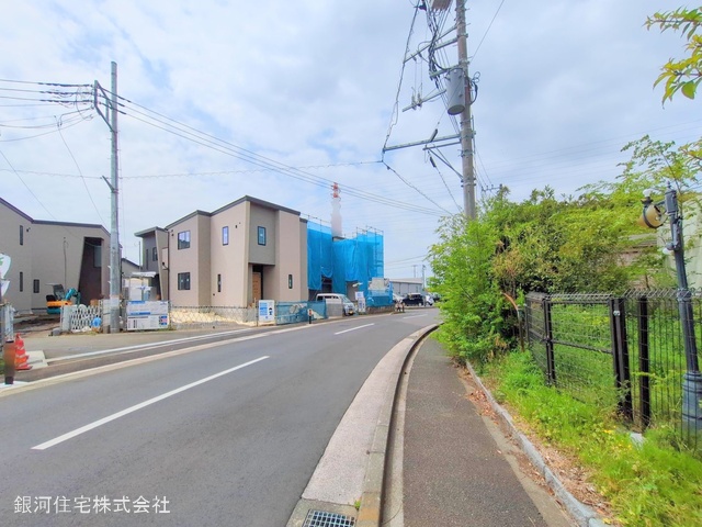 G00369472 神奈川県綾瀬市深谷中２丁目 新築一戸建て 4780万円 土地面積153.79m² (約46.52坪) 建物面積101.02m² (約30.55坪) 間取り４ＬＤＫ 築年月2025年05月【外観3】