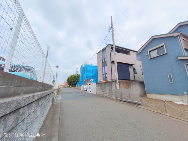 G00369474 神奈川県綾瀬市深谷中２丁目 新築一戸建て 4980万円 土地面積150.85m² (約45.63坪) 建物面積109.30m² (約33.06坪) 間取り４ＬＤＫ 築年月2025年05月【外観3】
