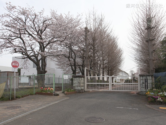 G00369474 神奈川県綾瀬市深谷中２丁目 新築一戸建て 4980万円 土地面積150.85m² (約45.63坪) 建物面積109.30m² (約33.06坪) 間取り４ＬＤＫ 築年月2025年05月【周辺環境】綾瀬市立綾瀬中学校