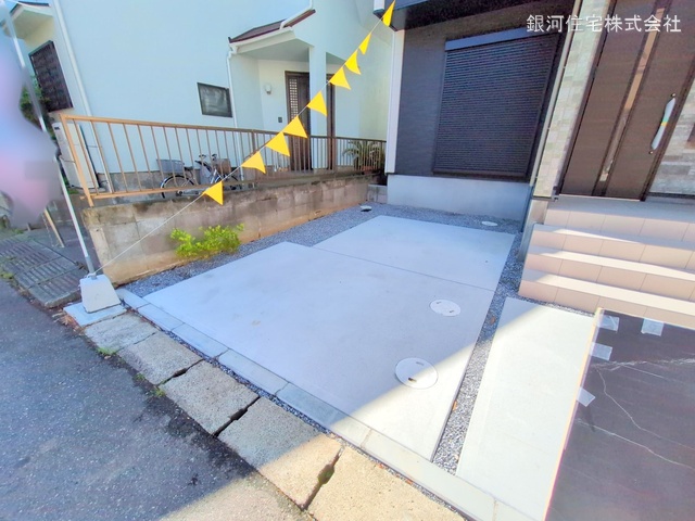 G00370109 埼玉県草加市氷川町 新築一戸建て 4799万円 土地面積100.53m² (約30.41坪) 建物面積101.96m² (約30.84坪) 間取り３ＬＤＫ 築年月2024年12月(築１年以内)【外観10】