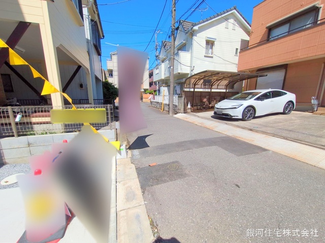 G00370109 埼玉県草加市氷川町 新築一戸建て 4799万円 土地面積100.53m² (約30.41坪) 建物面積101.96m² (約30.84坪) 間取り３ＬＤＫ 築年月2024年12月(築１年以内)【外観15】
