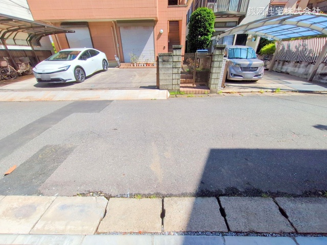 G00370109 埼玉県草加市氷川町 新築一戸建て 4799万円 土地面積100.53m² (約30.41坪) 建物面積101.96m² (約30.84坪) 間取り３ＬＤＫ 築年月2024年12月(築１年以内)【外観16】