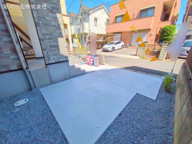 G00370109 埼玉県草加市氷川町 新築一戸建て 4799万円 土地面積100.53m² (約30.41坪) 建物面積101.96m² (約30.84坪) 間取り３ＬＤＫ 築年月2024年12月(築１年以内)【外観17】