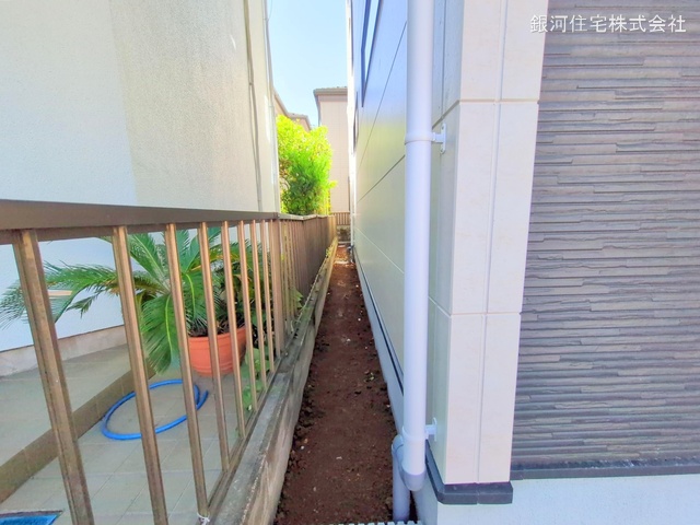 G00370109 埼玉県草加市氷川町 新築一戸建て 4799万円 土地面積100.53m² (約30.41坪) 建物面積101.96m² (約30.84坪) 間取り３ＬＤＫ 築年月2024年12月(築１年以内)【外観18】