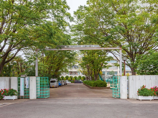 G00370109 埼玉県草加市氷川町 新築一戸建て 4799万円 土地面積100.53m² (約30.41坪) 建物面積101.96m² (約30.84坪) 間取り３ＬＤＫ 築年月2024年12月(築１年以内)【周辺環境】草加市立谷塚中学校