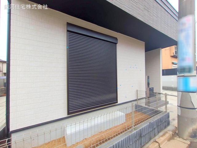 G00371480 千葉県市川市菅野４丁目 新築一戸建て 6790万円 土地面積92.83m² (約28.08坪) 建物面積90.25m² (約27.30坪) 間取り４ＬＤＫ 築年月2025年04月(築１年以内)【外観9】