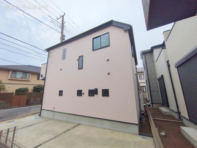 G00371480 千葉県市川市菅野４丁目 新築一戸建て 6790万円 土地面積92.83m² (約28.08坪) 建物面積90.25m² (約27.30坪) 間取り４ＬＤＫ 築年月2025年04月(築１年以内)【外観14】