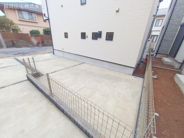 G00371480 千葉県市川市菅野４丁目 新築一戸建て 6790万円 土地面積92.83m² (約28.08坪) 建物面積90.25m² (約27.30坪) 間取り４ＬＤＫ 築年月2025年04月(築１年以内)【外観15】