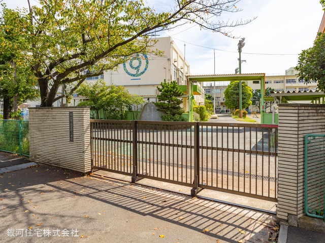 G00371480 千葉県市川市菅野４丁目 新築一戸建て 6790万円 土地面積92.83m² (約28.08坪) 建物面積90.25m² (約27.30坪) 間取り４ＬＤＫ 築年月2025年04月(築１年以内)【周辺環境】市川市立菅野小学校