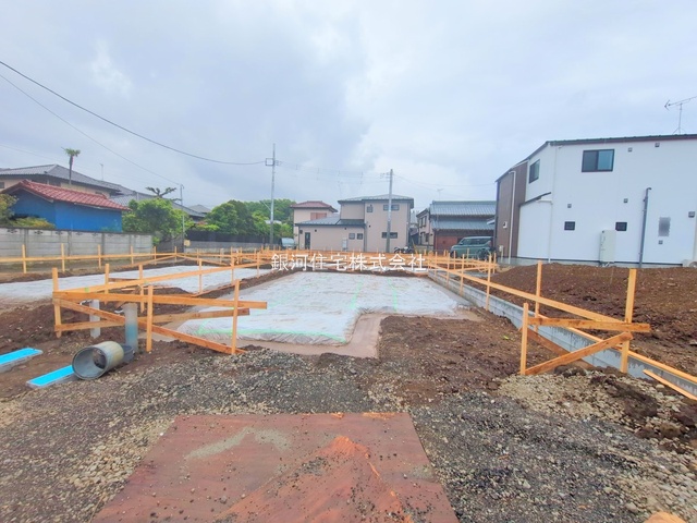 G00375772 千葉県習志野市藤崎２丁目 新築一戸建て 5290万円 土地面積110.00m² (約33.27坪) 建物面積97.40m² (約29.46坪) 間取り３ＳＬＤＫ 築年月2025年08月【外観7】