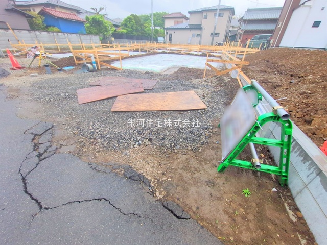 G00375772 千葉県習志野市藤崎２丁目 新築一戸建て 5290万円 土地面積110.00m² (約33.27坪) 建物面積97.40m² (約29.46坪) 間取り３ＳＬＤＫ 築年月2025年08月【外観14】