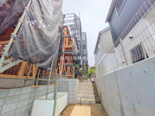 G00375784 東京都町田市成瀬台１丁目 新築一戸建て 4699万円 土地面積120.04m² (約36.31坪) 建物面積107.64m² (約32.56坪) 間取り４ＬＤＫ 築年月2025年07月【外観7】