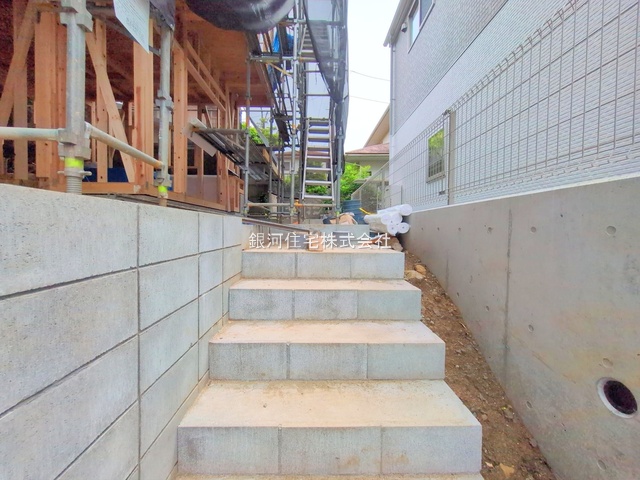G00375784 東京都町田市成瀬台１丁目 新築一戸建て 4699万円 土地面積120.04m² (約36.31坪) 建物面積107.64m² (約32.56坪) 間取り４ＬＤＫ 築年月2025年07月【外観10】