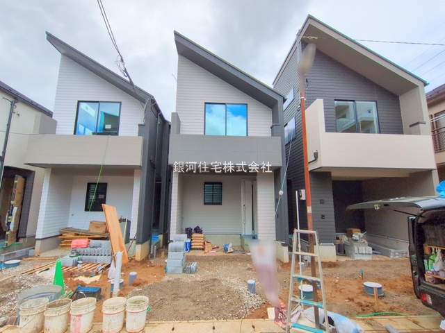G00375787 千葉県市川市南八幡５丁目 新築一戸建て 7499万円 土地面積77.14m² (約23.33坪) 建物面積94.42m² (約28.56坪) 築年月2025年06月(築１年以内)【外観2】