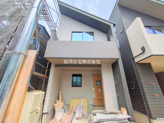 G00375787 千葉県市川市南八幡５丁目 新築一戸建て 7499万円 土地面積77.14m² (約23.33坪) 建物面積94.42m² (約28.56坪) 築年月2025年06月(築１年以内)【外観4】