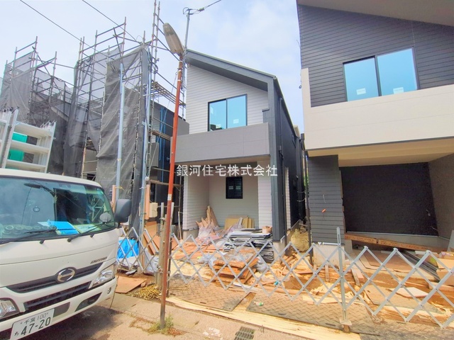 G00375787 千葉県市川市南八幡５丁目 新築一戸建て 7499万円 土地面積77.14m² (約23.33坪) 建物面積94.42m² (約28.56坪) 築年月2025年06月(築１年以内)【外観5】