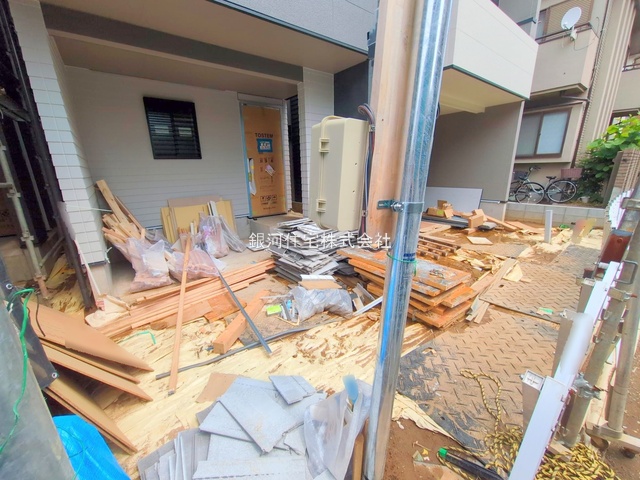 G00375787 千葉県市川市南八幡５丁目 新築一戸建て 7499万円 土地面積77.14m² (約23.33坪) 建物面積94.42m² (約28.56坪) 築年月2025年06月(築１年以内)【外観17】