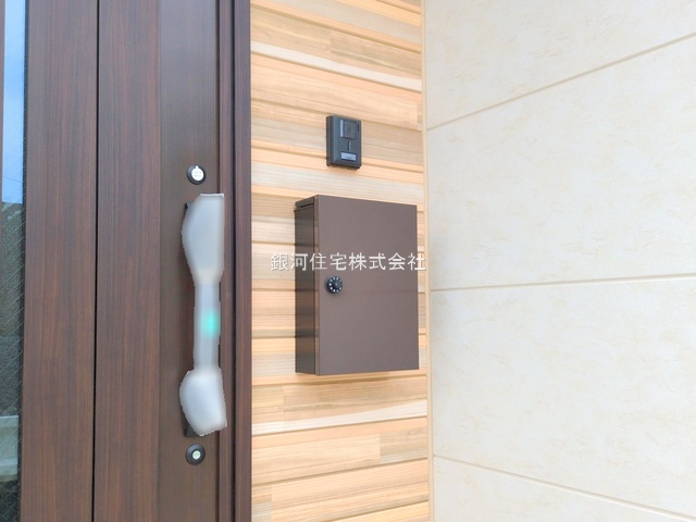 G00375804 東京都西東京市新町５丁目 新築一戸建て 7199万円 土地面積119.59m² (約36.17坪) 建物面積105.08m² (約31.78坪) 間取り３ＬＤＫ 築年月2025年05月(築１年以内)【外観10】