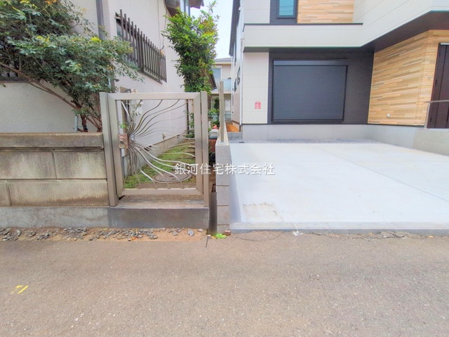 G00375804 東京都西東京市新町５丁目 新築一戸建て 7199万円 土地面積119.59m² (約36.17坪) 建物面積105.08m² (約31.78坪) 間取り３ＬＤＫ 築年月2025年05月(築１年以内)【外観12】