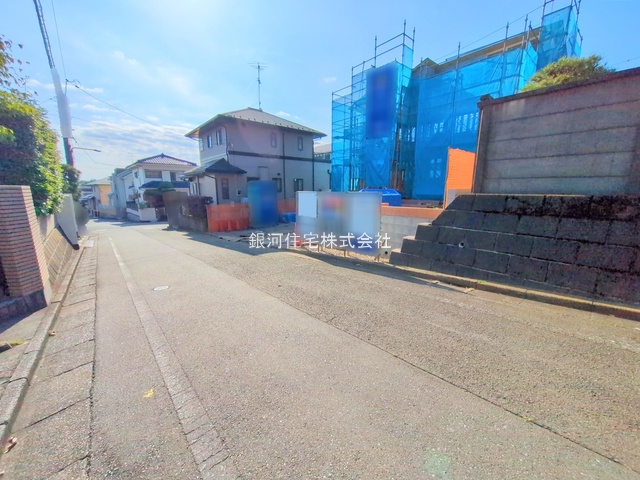 G00375810 東京都八王子市めじろ台１丁目 新築一戸建て 6390万円 土地面積283.00m² (約85.60坪) 建物面積107.78m² (約32.60坪) 間取り４ＬＤＫ 築年月2025年09月【外観3】