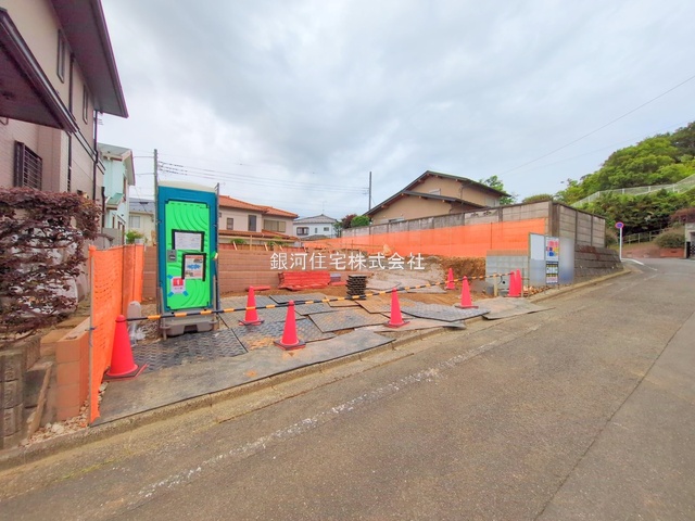 G00375810 東京都八王子市めじろ台１丁目 新築一戸建て 6390万円 土地面積283.00m² (約85.60坪) 建物面積107.78m² (約32.60坪) 間取り４ＬＤＫ 築年月2025年09月【外観4】