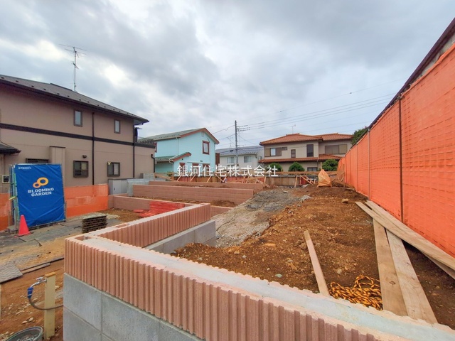 G00375810 東京都八王子市めじろ台１丁目 新築一戸建て 6390万円 土地面積283.00m² (約85.60坪) 建物面積107.78m² (約32.60坪) 間取り４ＬＤＫ 築年月2025年09月【外観5】