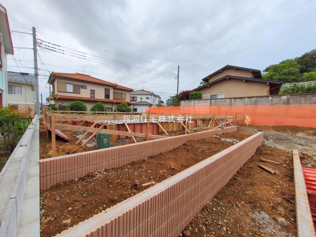 G00375810 東京都八王子市めじろ台１丁目 新築一戸建て 6390万円 土地面積283.00m² (約85.60坪) 建物面積107.78m² (約32.60坪) 間取り４ＬＤＫ 築年月2025年09月【外観10】
