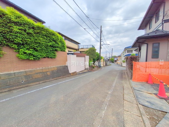 G00375810 東京都八王子市めじろ台１丁目 新築一戸建て 6390万円 土地面積283.00m² (約85.60坪) 建物面積107.78m² (約32.60坪) 間取り４ＬＤＫ 築年月2025年09月【外観11】
