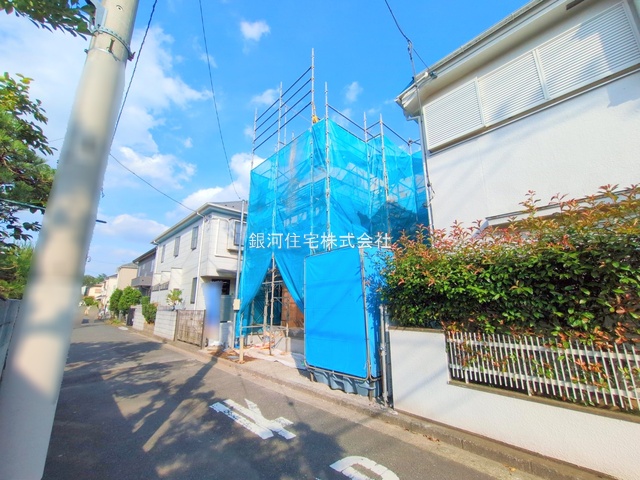 G00375813 東京都立川市栄町１丁目 新築一戸建て 5180万円 土地面積100.64m² (約30.44坪) 建物面積79.48m² (約24.04坪) 間取り３ＬＤＫ 築年月2025年08月【外観2】