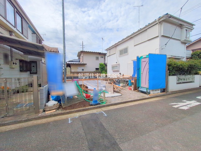 G00375813 東京都立川市栄町１丁目 新築一戸建て 5180万円 土地面積100.64m² (約30.44坪) 建物面積79.48m² (約24.04坪) 間取り３ＬＤＫ 築年月2025年08月【外観4】