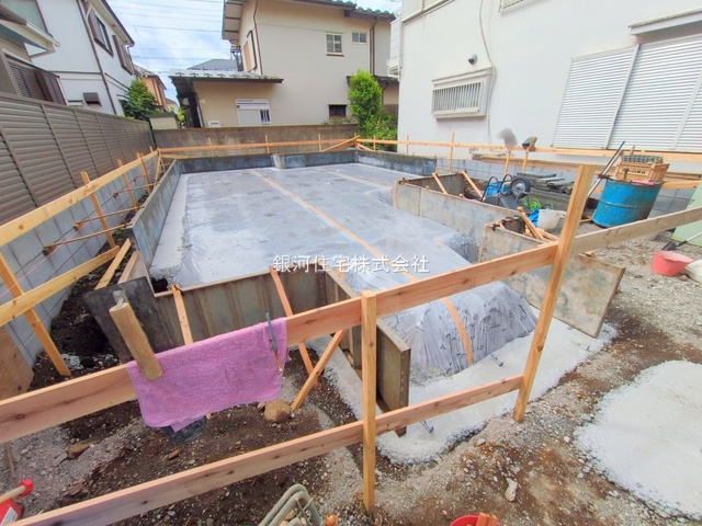 G00375813 東京都立川市栄町１丁目 新築一戸建て 5180万円 土地面積100.64m² (約30.44坪) 建物面積79.48m² (約24.04坪) 間取り３ＬＤＫ 築年月2025年08月【外観10】