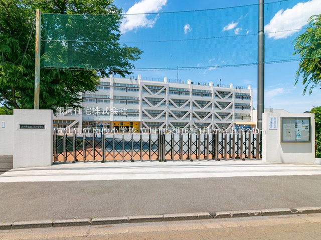 G00375813 東京都立川市栄町１丁目 新築一戸建て 5180万円 土地面積100.64m² (約30.44坪) 建物面積79.48m² (約24.04坪) 間取り３ＬＤＫ 築年月2025年08月【周辺環境】立川市立南砂小学校