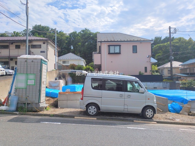 G00375818 神奈川県横浜市鶴見区下末吉６丁目 新築一戸建て 5680万円 土地面積125.01m² (約37.81坪) 建物面積99.98m² (約30.24坪) 間取り４ＬＤＫ 築年月2025年09月【外観2】