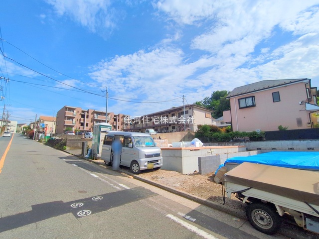 G00375818 神奈川県横浜市鶴見区下末吉６丁目 新築一戸建て 5680万円 土地面積125.01m² (約37.81坪) 建物面積99.98m² (約30.24坪) 間取り４ＬＤＫ 築年月2025年09月【外観3】